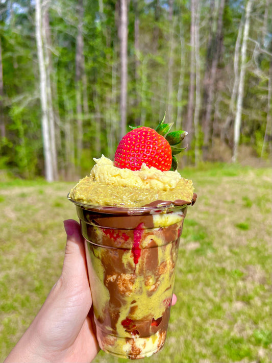 Dubai Strawberry Chocolate Cup